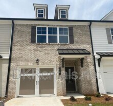 5350 Fox Den Rd in Oakwood, GA - Building Photo