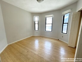 1578 Tremont St, Unit 4 in Boston, MA - Building Photo - Building Photo