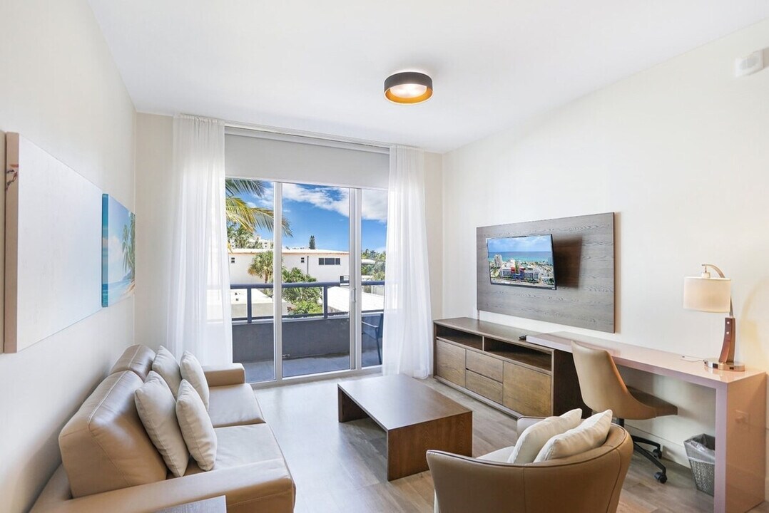 348 Indiana St in Hollywood, FL - Building Photo
