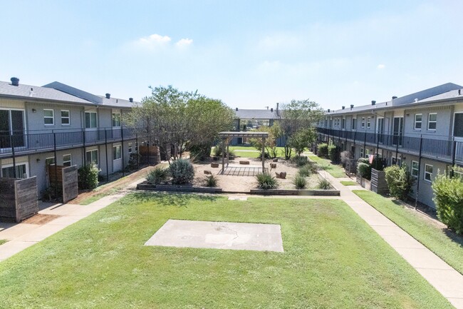 Parkside Hurst Apartments in Hurst, TX - Building Photo - Building Photo