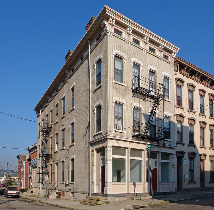 1901 Colerain Ave in Cincinnati, OH - Foto de edificio