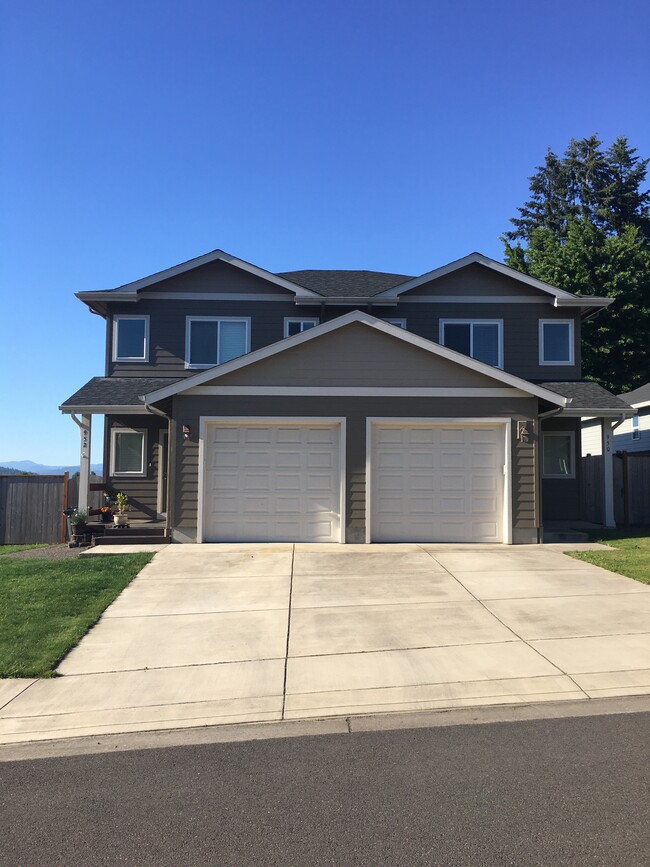 952 S 58th St in Springfield, OR - Building Photo - Building Photo