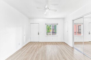 636 Linden Ave, Unit 04 in Long Beach, CA - Building Photo