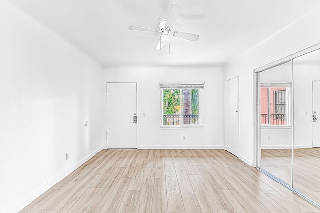 636 Linden Ave, Unit 18 in Long Beach, CA - Building Photo - Building Photo