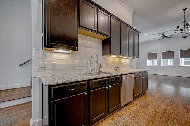 2411 Lawrence St in Houston, TX - Building Photo - Building Photo