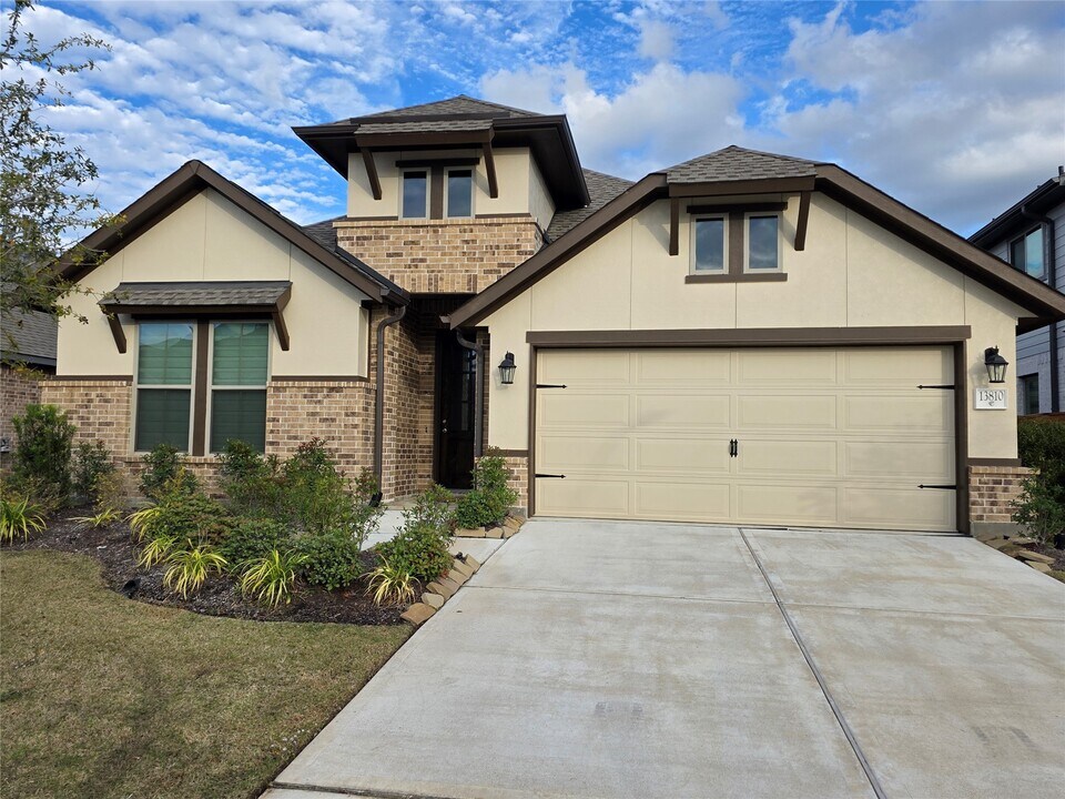 13810 San Pasqual Pointe Dr in Cypress, TX - Building Photo