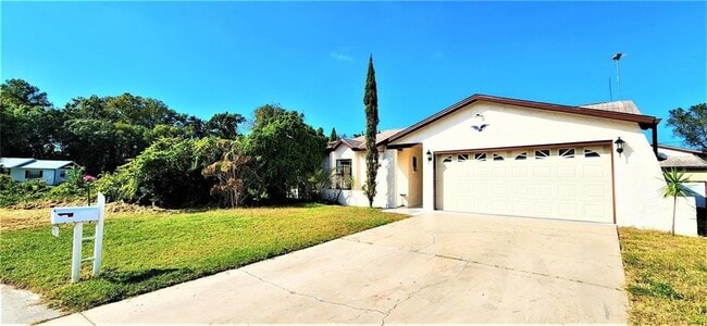 property at 7805 Foxwood Dr