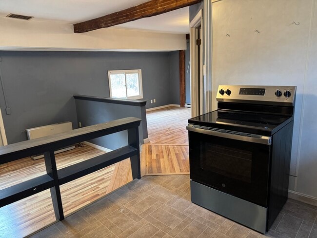 56 Chapel St, Unit 3 in Augusta, ME - Building Photo - Building Photo