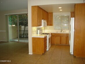1440 Patricia Ave in Simi Valley, CA - Foto de edificio - Building Photo