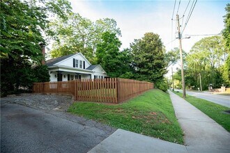 5450 E Mountain St in Stone Mountain, GA - Building Photo - Building Photo