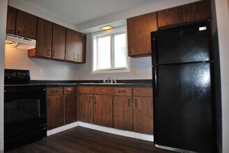 910 33rd Ave-Unit -4 in Marion, IA - Building Photo - Building Photo