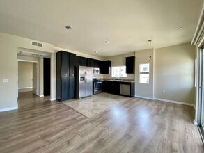 5827 Carlton Way, Unit 201 in Los Angeles, CA - Foto de edificio - Building Photo