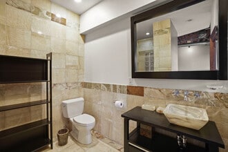 96 South St, Unit 3 in Boston, MA - Foto de edificio - Building Photo