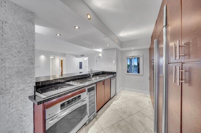 1000 Quayside Ter, Unit # 602 in Miami, FL - Building Photo - Building Photo