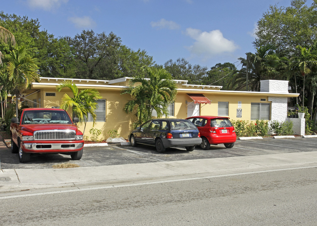 Mass Apartments in North Miami, FL - Building Photo