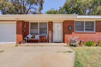 2812 62nd St in Lubbock, TX - Foto de edificio - Building Photo