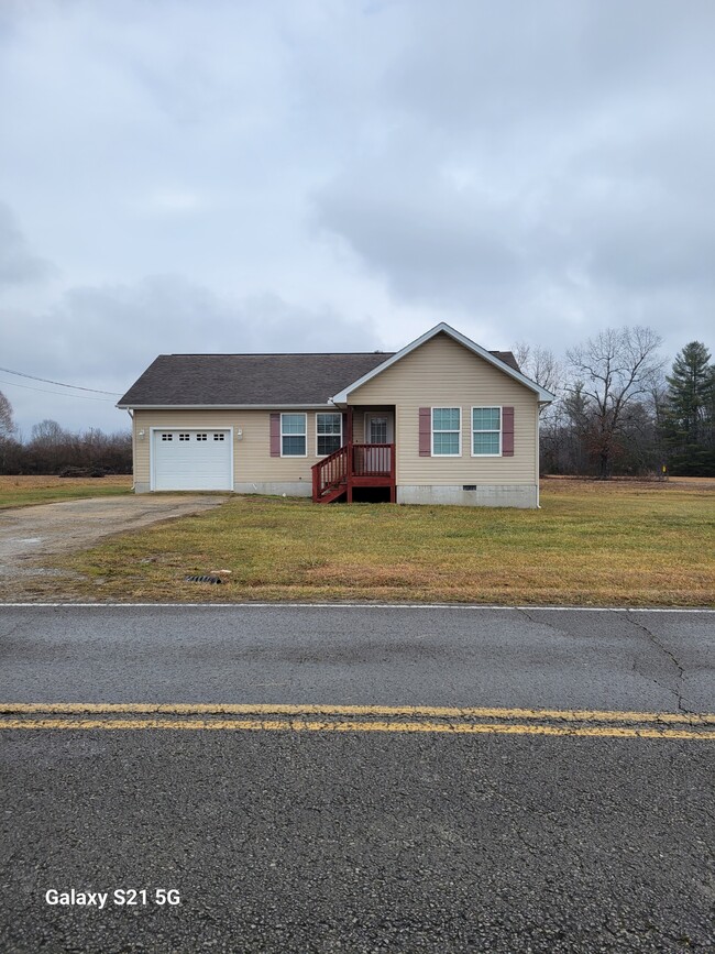 2376 Bowman Loop in Crossville, TN - Building Photo - Building Photo