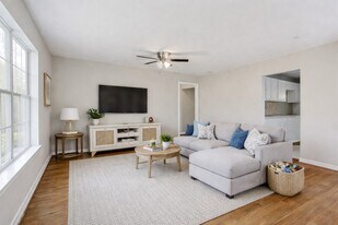 4821 Brinkley St in Houston, TX - Building Photo