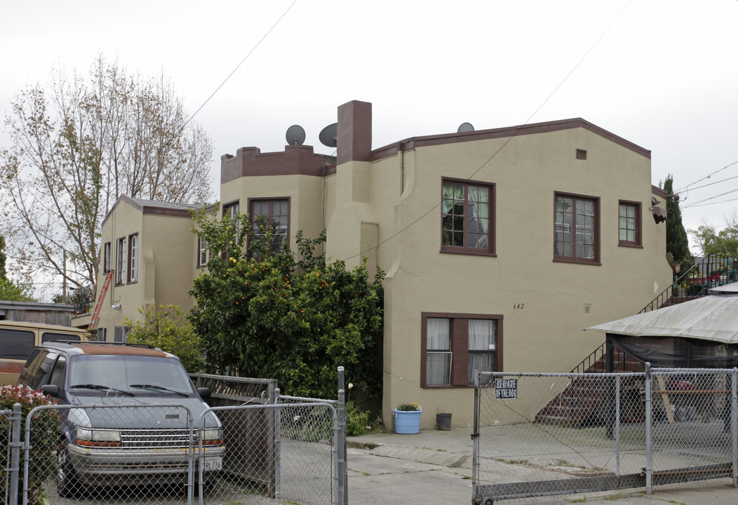 642 Clara St in Oakland, CA - Building Photo