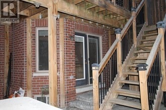 73 Headwater Crescent in Richmond Hill, ON - Building Photo - Building Photo