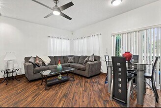 9862 Perfect Dr, Unit 9862 in Port St. Lucie, FL - Foto de edificio - Building Photo