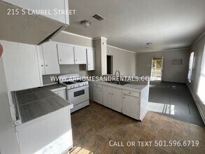 215 S Laurel St in North Little Rock, AR - Foto de edificio - Building Photo