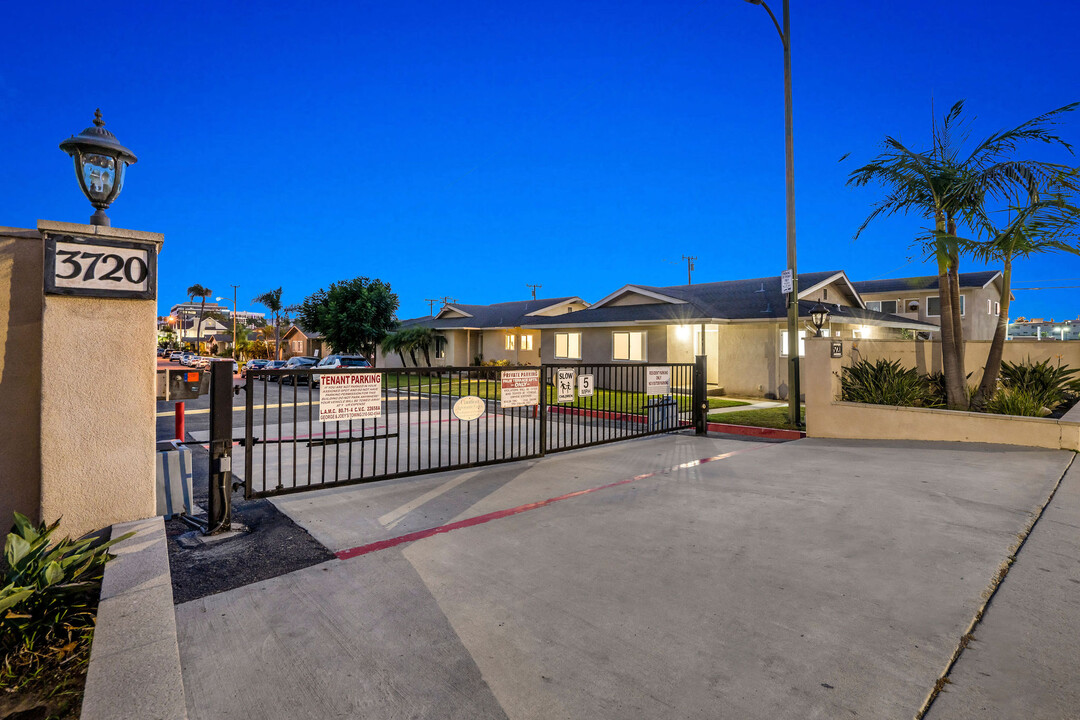 Palm Terrace in Torrance, CA - Foto de edificio