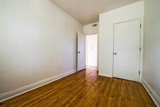 102 S 17th Ave Maywood, IL 60153 in Maywood, IL - Building Photo - Building Photo