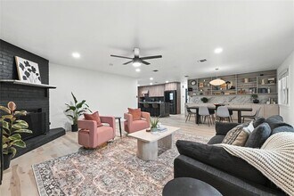 6906 Lunar Dr in Austin, TX - Building Photo - Building Photo