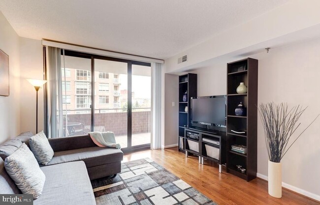 1001 N Randolph St in Arlington, VA - Building Photo - Building Photo