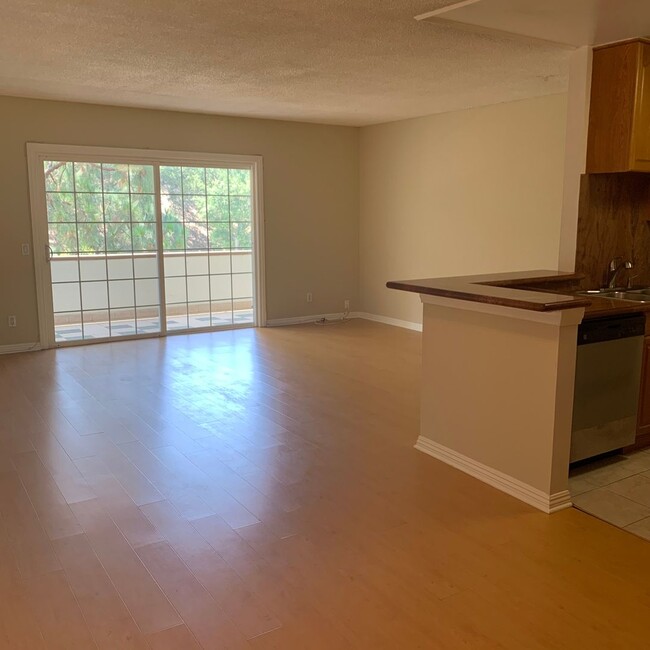 1935 Alpha Rd in Glendale, CA - Building Photo - Building Photo