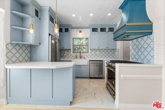 9683 W Olympic Blvd in Beverly Hills, CA - Building Photo - Building Photo