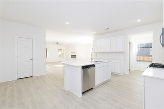 581 Crystal Dr in Prairie Grove, AR - Foto de edificio - Building Photo