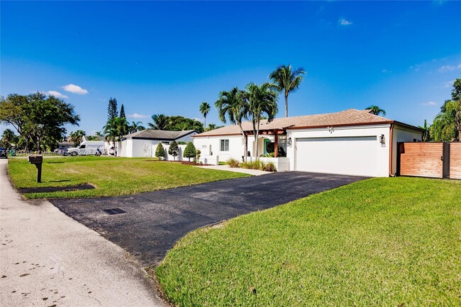 15331 SW 155th Terrace in Miami, FL - Foto de edificio - Building Photo