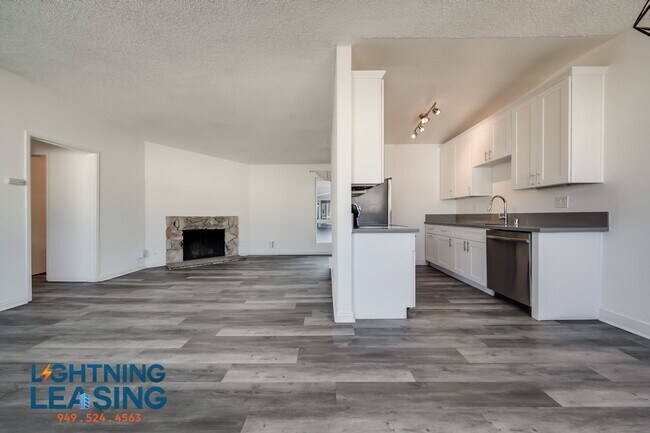 328 W Queen St in Inglewood, CA - Building Photo - Building Photo