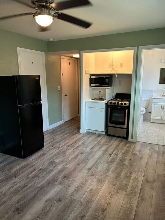 4917 Vincennes St in Cape Coral, FL - Building Photo