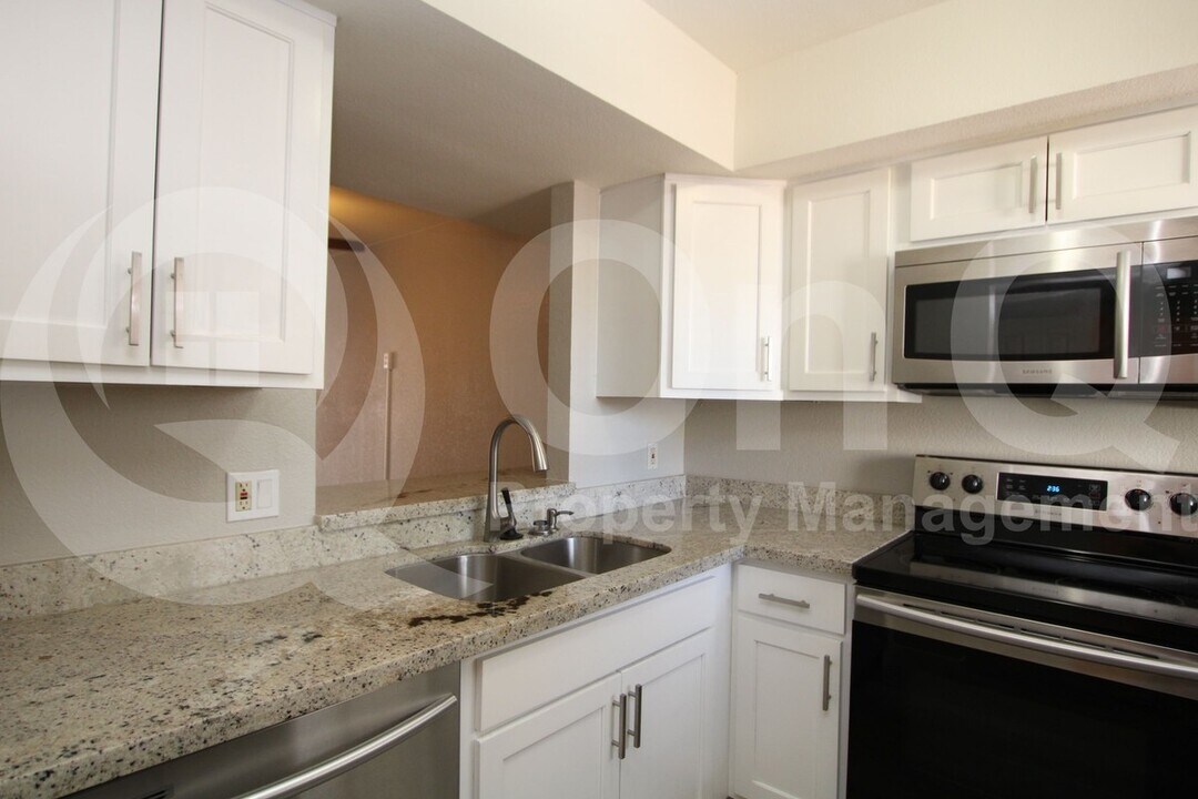 2807 E Paradise Ln in Phoenix, AZ - Building Photo