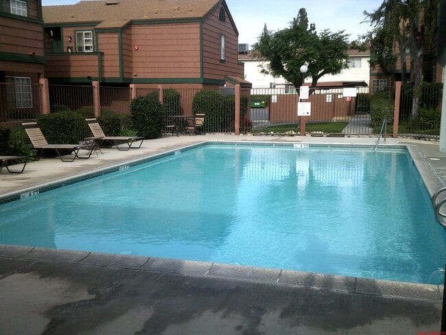 Stonegate in Fontana, CA - Building Photo - Building Photo