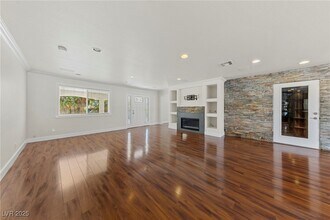 144 E Robindale Rd in Las Vegas, NV - Building Photo - Building Photo