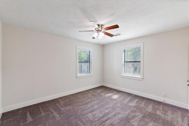 property at 1305 Idylwild St