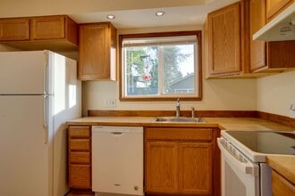 2015 S 301st St in Federal Way, WA - Building Photo - Building Photo