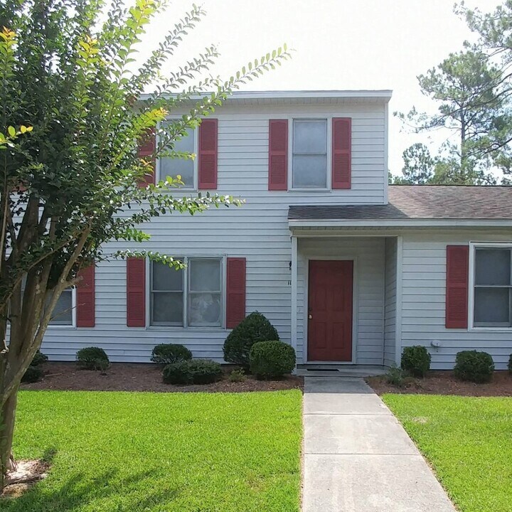 11 Port W Ct in Swansboro, NC - Building Photo