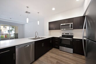 Palomar Station in San Marcos, CA - Foto de edificio - Building Photo