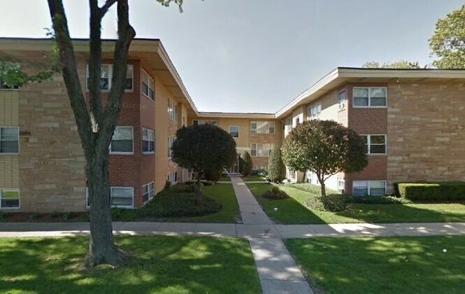 7549 W Belden Ave in Elmwood Park, IL - Building Photo