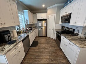 632 Clay St in Bryan, TX - Building Photo - Building Photo