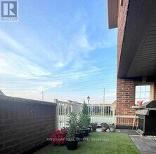 19 Edison Way in Whitby, ON - Building Photo - Building Photo