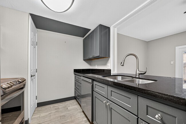 property at 830 Threadneedle St