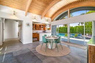 1986 Yucca Pl in Palm Springs, CA - Building Photo - Building Photo