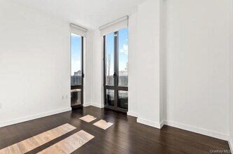 42-37-40 27th St in Queens, NY - Building Photo - Building Photo