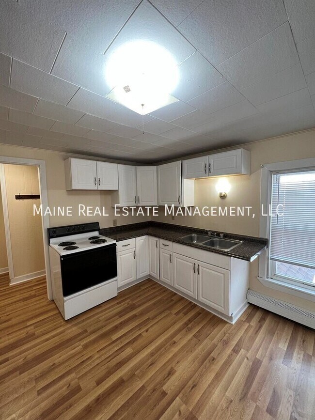 28 Autumn St in Bangor, ME - Building Photo - Building Photo
